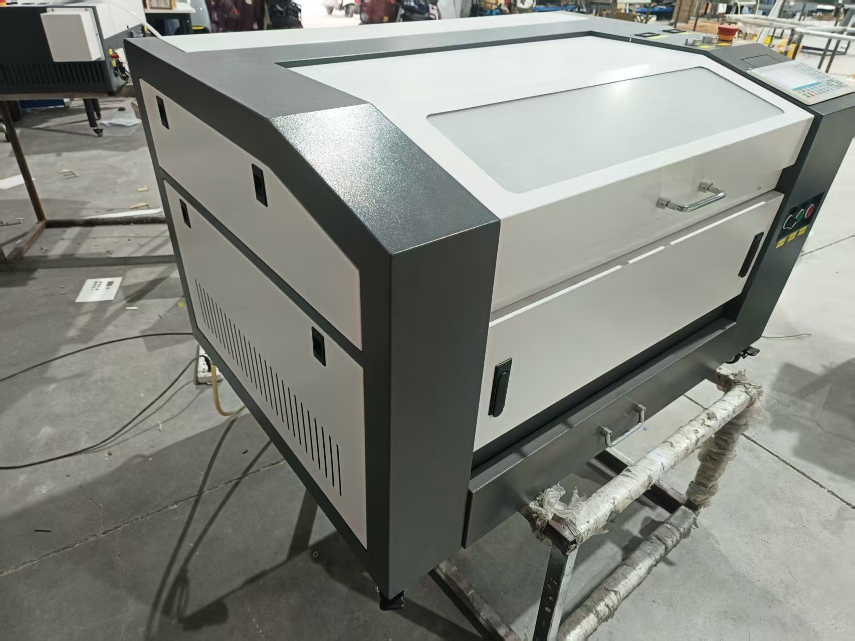 MODEL 4060 - Hình ảnh 02